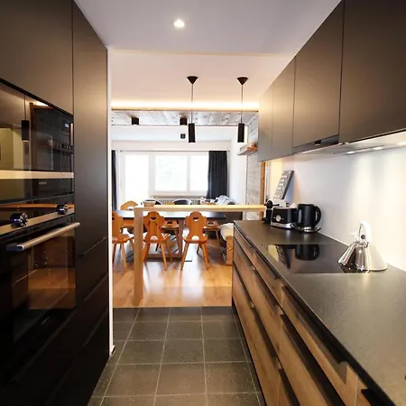 Apollo Apartment